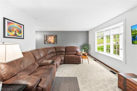 44 Navajo Trail Malvern OH 44644