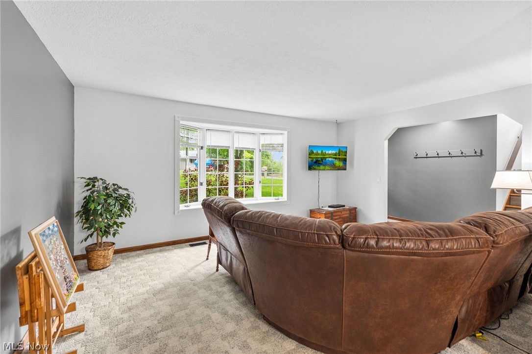 44 Navajo Trail Malvern OH 44644