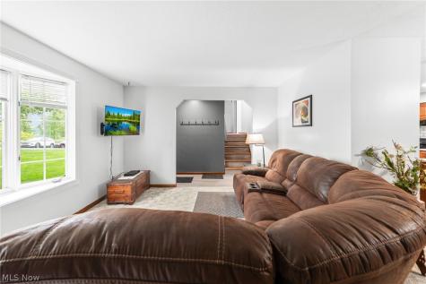 44 Navajo Trail Malvern OH 44644