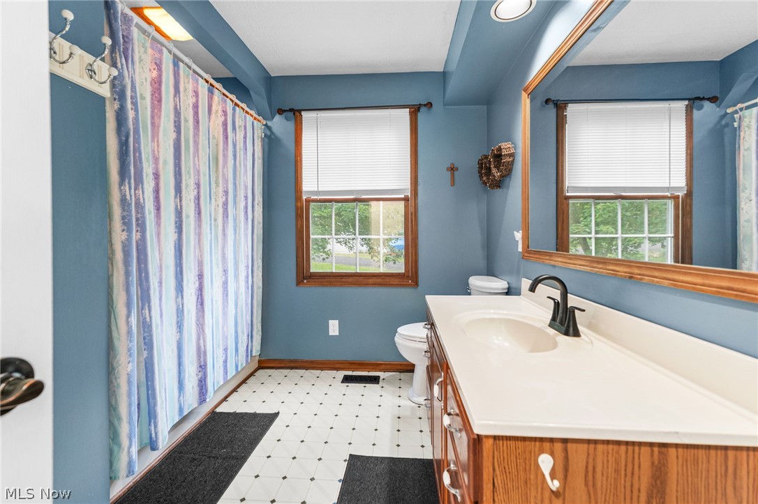 44 Navajo Trail Malvern OH 44644