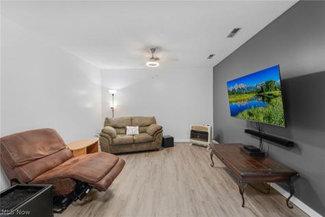 44 Navajo Trail Malvern OH 44644