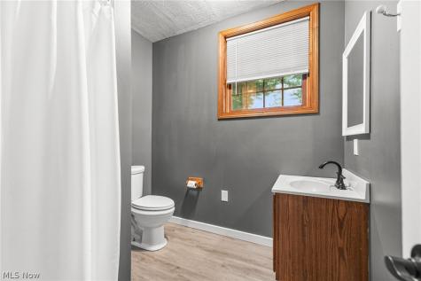 44 Navajo Trail Malvern OH 44644