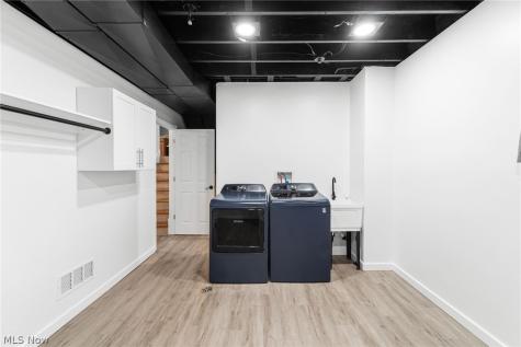 44 Navajo Trail Malvern OH 44644