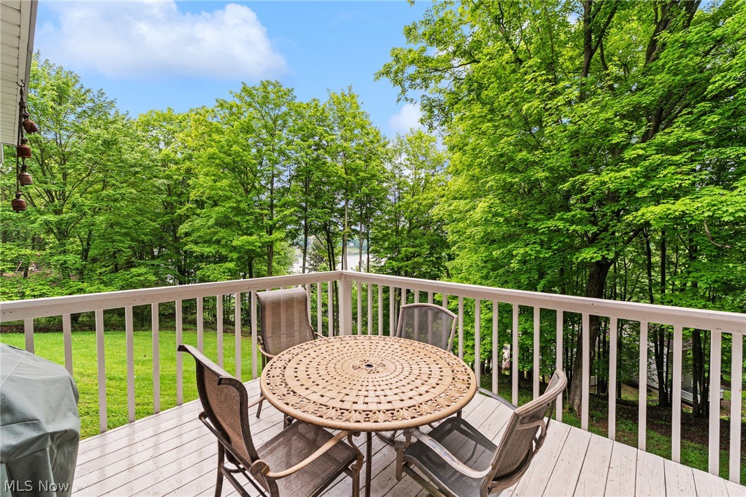 44 Navajo Trail Malvern OH 44644