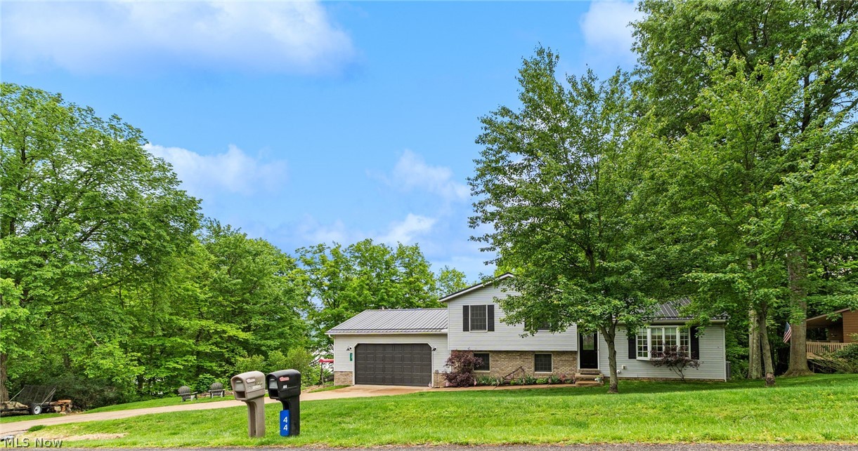 44 Navajo Trail Malvern OH 44644