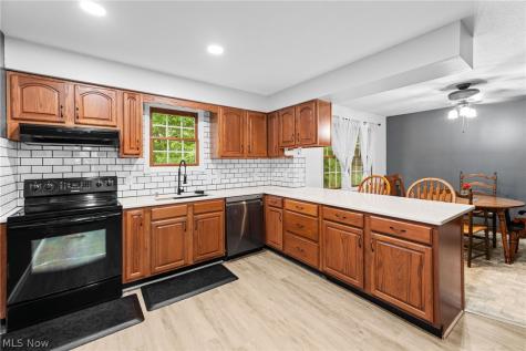 44 Navajo Trail Malvern OH 44644