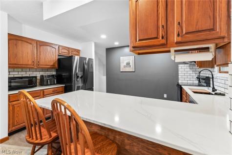 44 Navajo Trail Malvern OH 44644