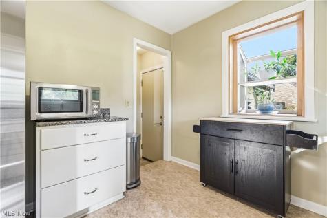 7715 Brecksville Road Independence OH 44131