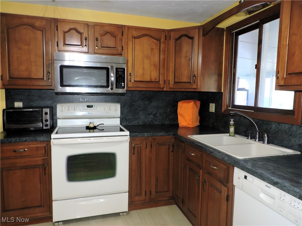 1106 W 42nd Place Lorain OH 44052