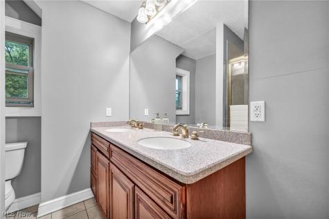4589 S Hills Drive Cleveland OH 44109