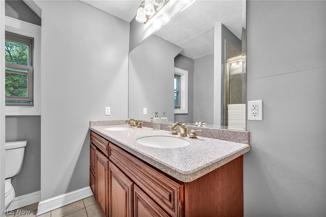 4589 S Hills Drive Cleveland OH 44109