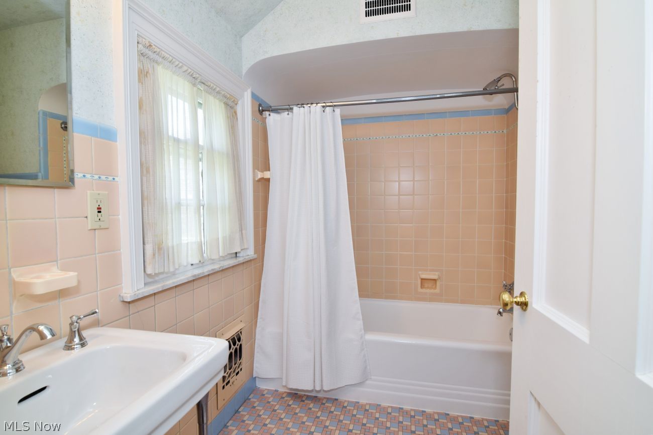 23500 Stanford Road Shaker Heights OH 44122