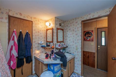 14 Van Ess Drive Olmsted Twp OH 44138