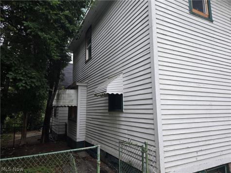 3952 E 74th Street Cleveland OH 44105