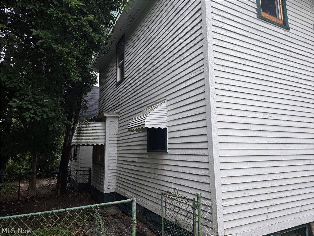 3952 E 74th Street Cleveland OH 44105