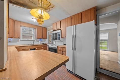 19264 N Sagamore Road Fairview Park OH 44126