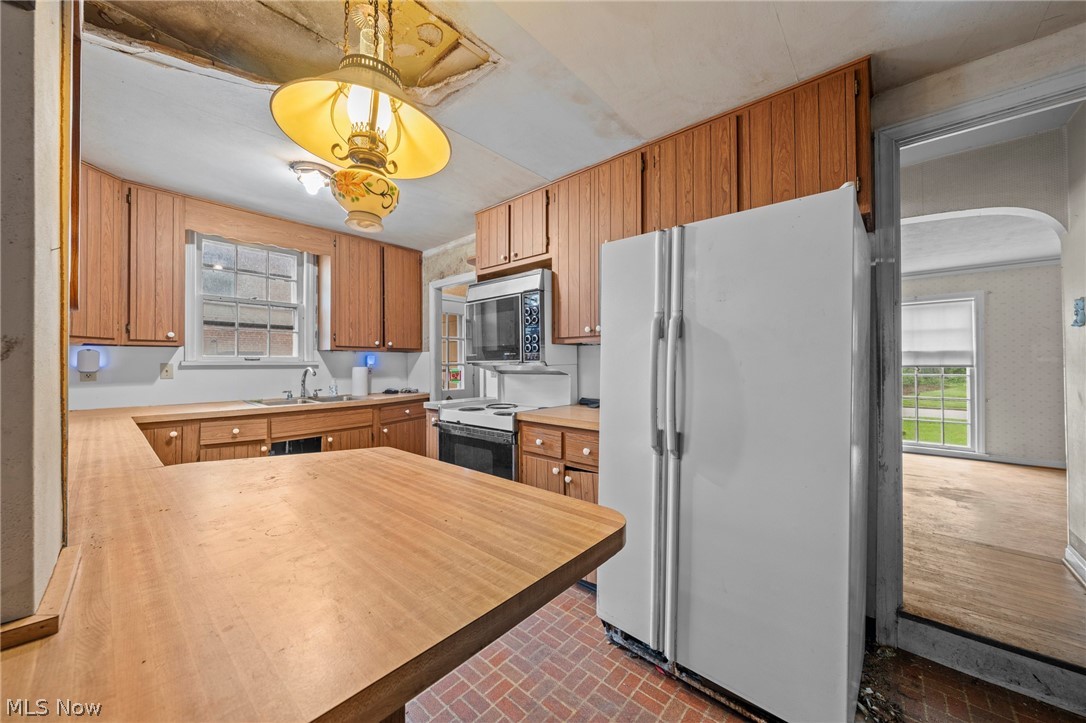 19264 N Sagamore Road Fairview Park OH 44126