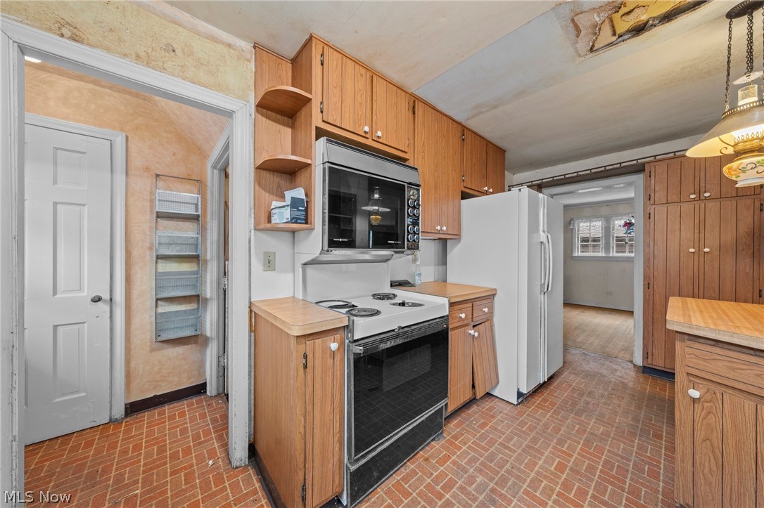 19264 N Sagamore Road Fairview Park OH 44126