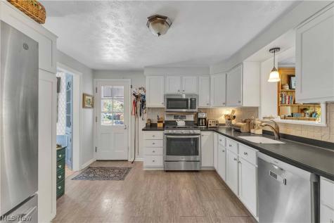 28405 Lincoln Road Bay Village OH 44140