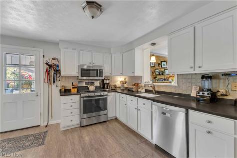 28405 Lincoln Road Bay Village OH 44140