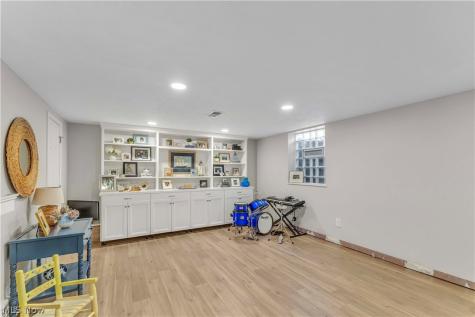 28405 Lincoln Road Bay Village OH 44140