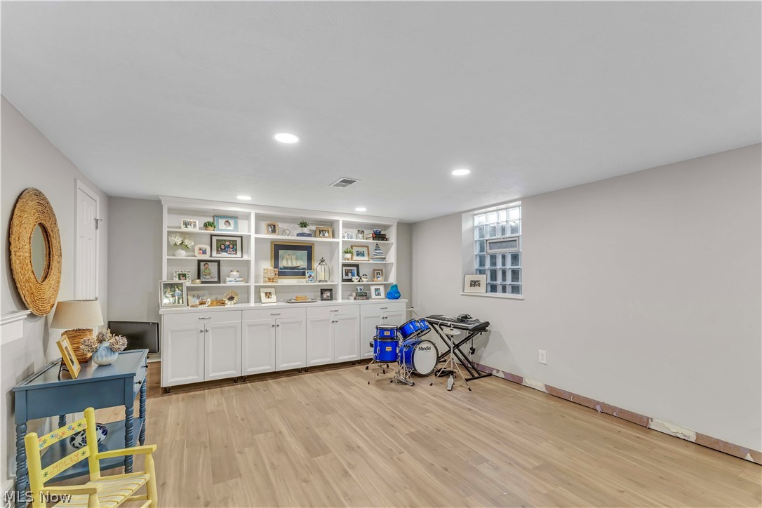28405 Lincoln Road Bay Village OH 44140
