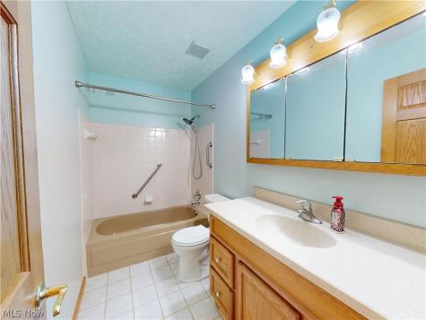 1646 Bridle Path Painesville OH 44077
