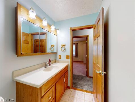1646 Bridle Path Painesville OH 44077