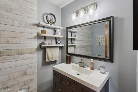 730 Mckee Trail Hinckley OH 44233