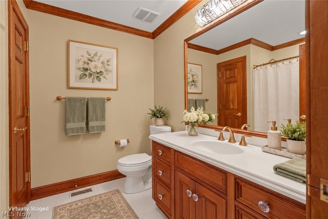 809 Village Trail Gates Mills OH 44040