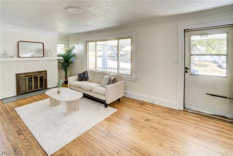 5328 Vine Street Maple Heights OH 44137