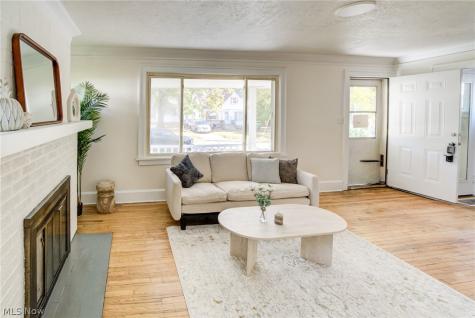 5328 Vine Street Maple Heights OH 44137