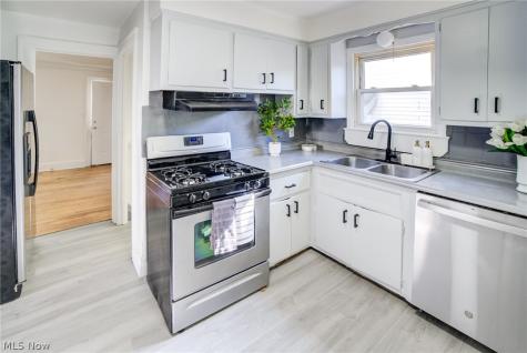 5328 Vine Street Maple Heights OH 44137