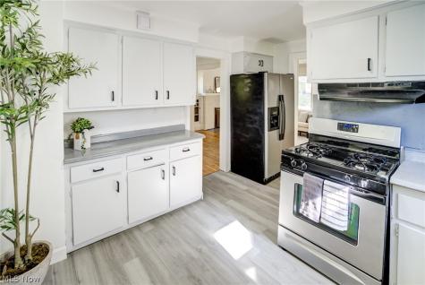 5328 Vine Street Maple Heights OH 44137