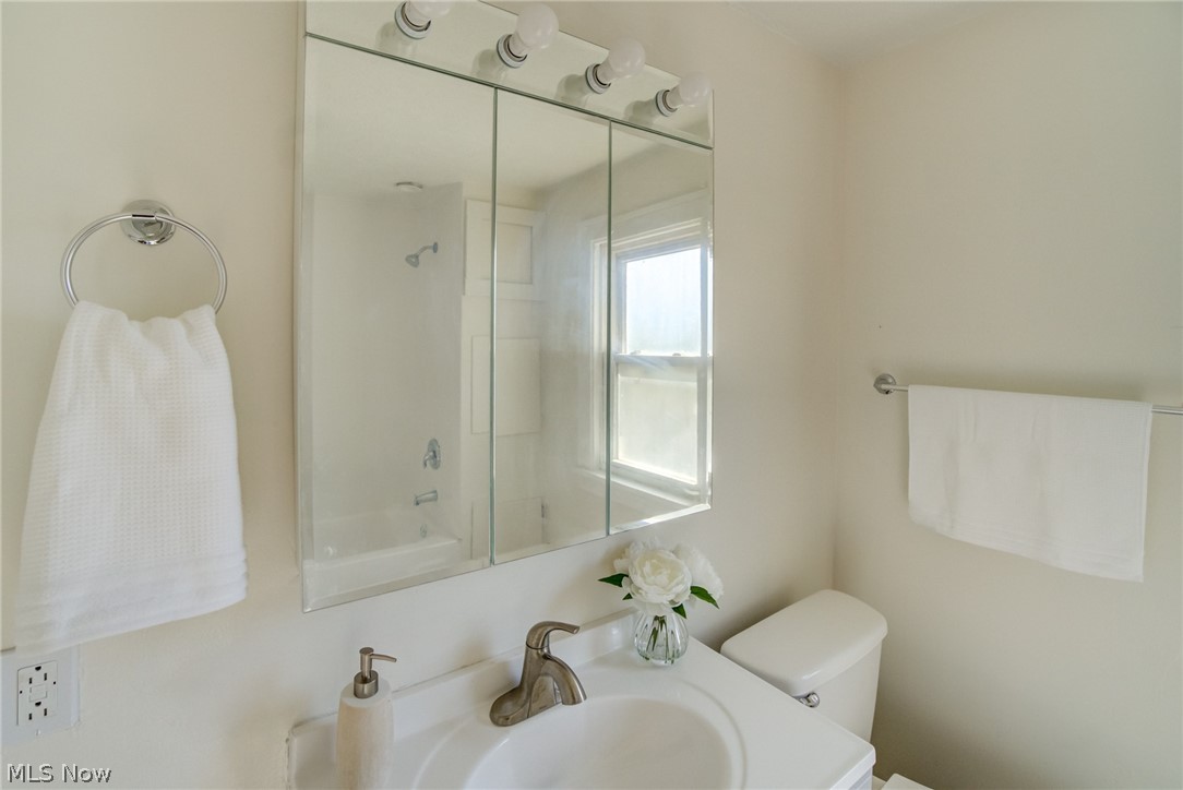 5328 Vine Street Maple Heights OH 44137