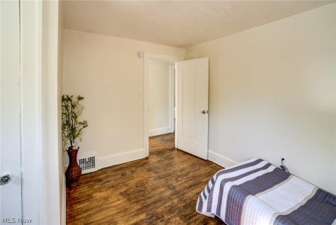 5328 Vine Street Maple Heights OH 44137