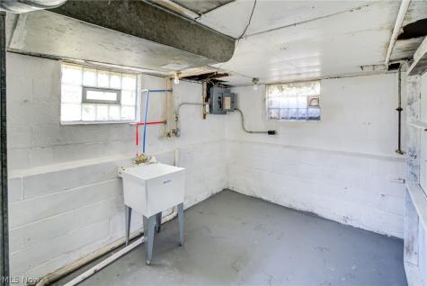 5328 Vine Street Maple Heights OH 44137