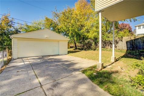 5328 Vine Street Maple Heights OH 44137