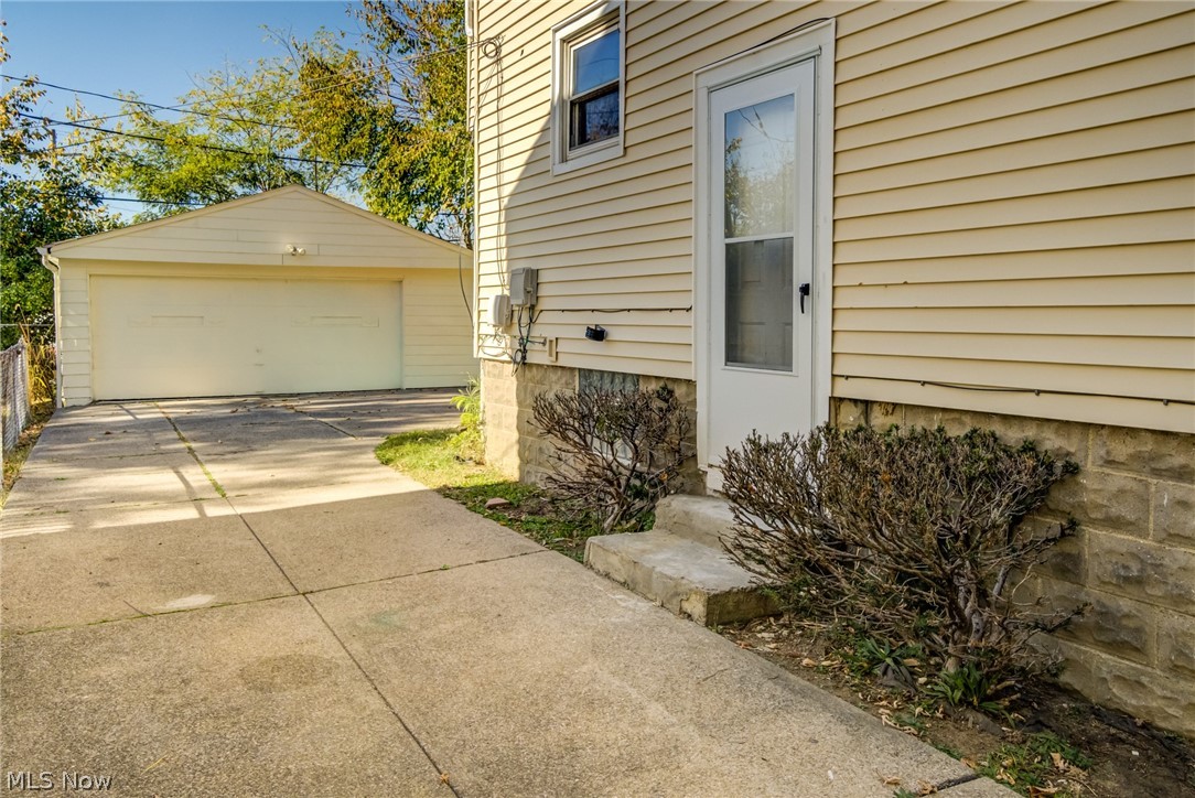 5328 Vine Street Maple Heights OH 44137