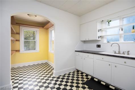 1633 Glenmount Avenue Akron OH 44301