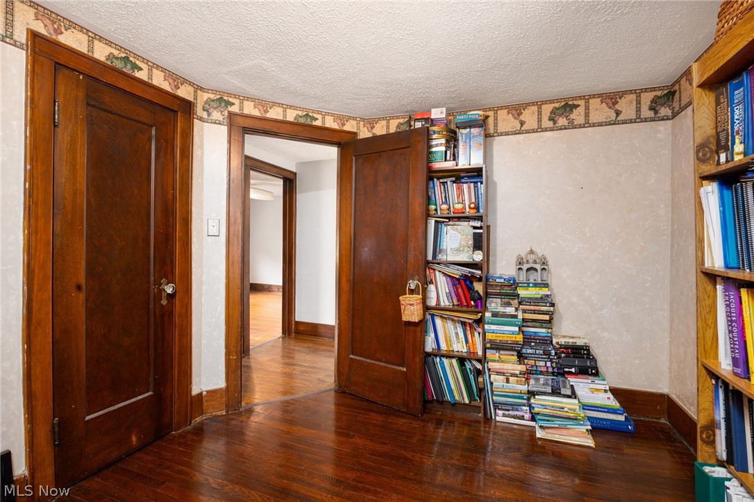 1633 Glenmount Avenue Akron OH 44301