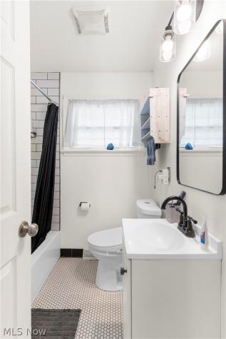 3235 Sunnybrooke Youngstown OH 44511