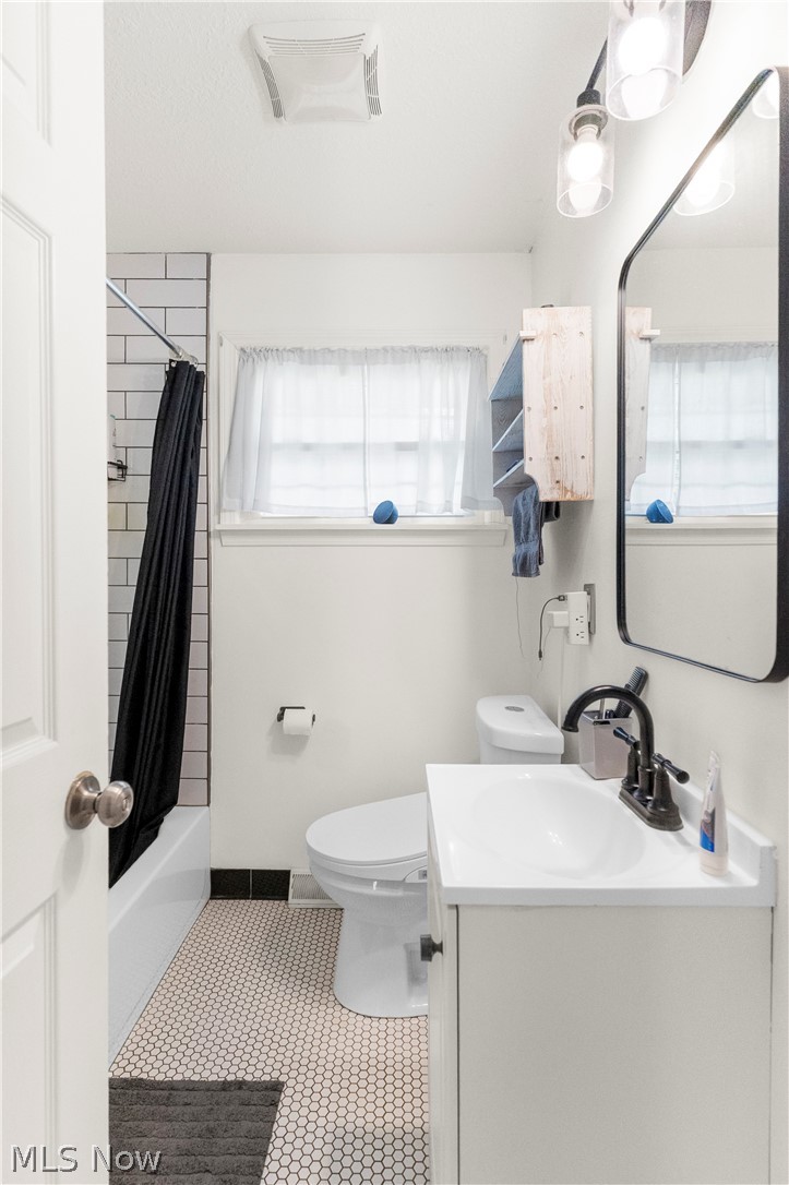 3235 Sunnybrooke Youngstown OH 44511