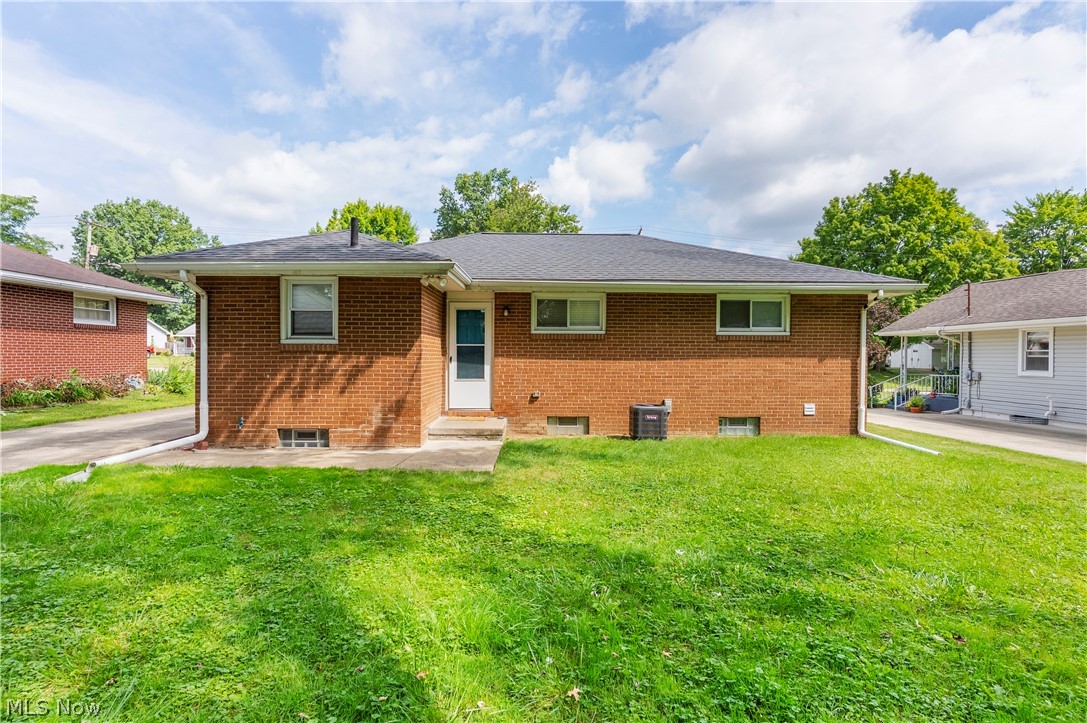 3235 Sunnybrooke Youngstown OH 44511