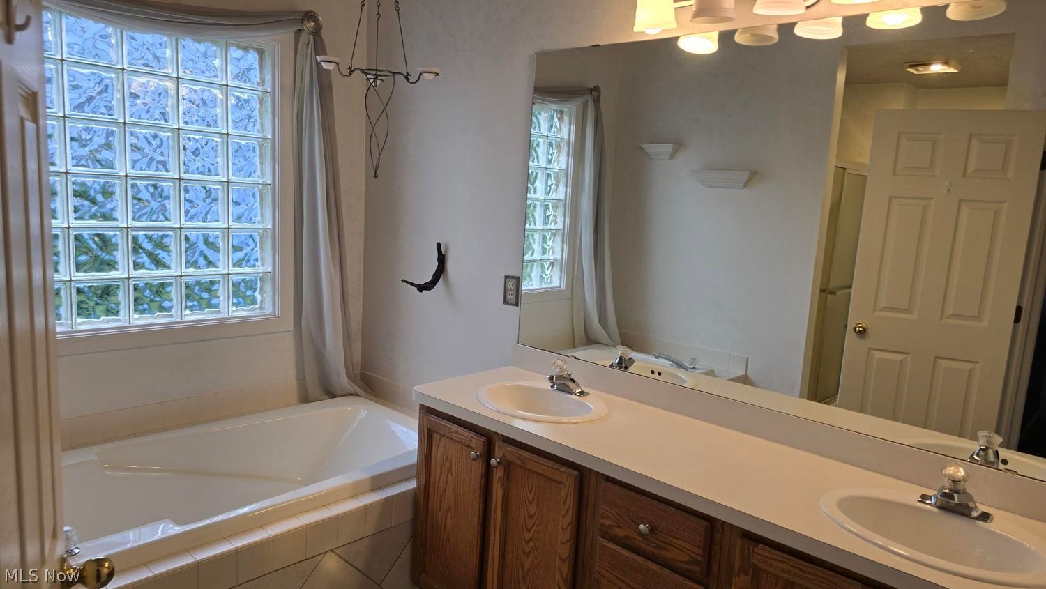 15109 Colony Ct. Court Strongsville OH 44136