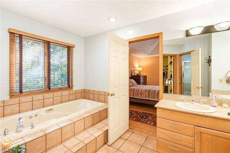 10124 Jamestown Drive North Royalton OH 44133