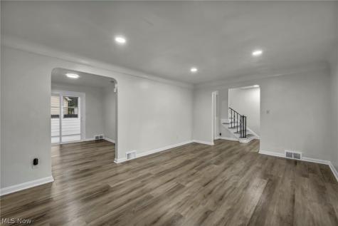 6806 Ottawa Cleveland OH 44105