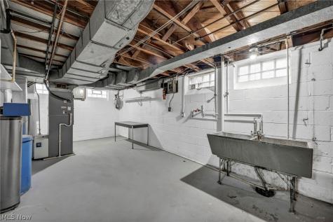 6806 Ottawa Cleveland OH 44105