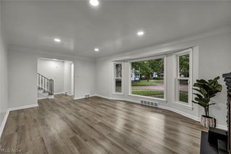 6806 Ottawa Cleveland OH 44105