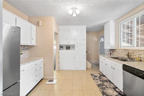 206 Bachtel Street SE North Canton OH 44720